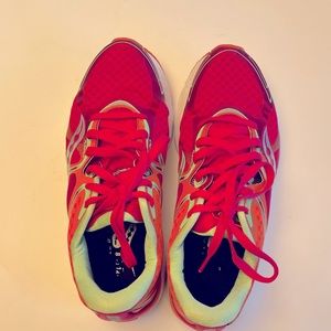 Saucony Kinvera 3 running shoes